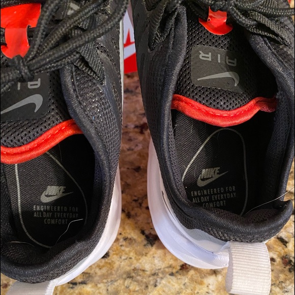 Nike Air Max Axis - Picture 6 of 7